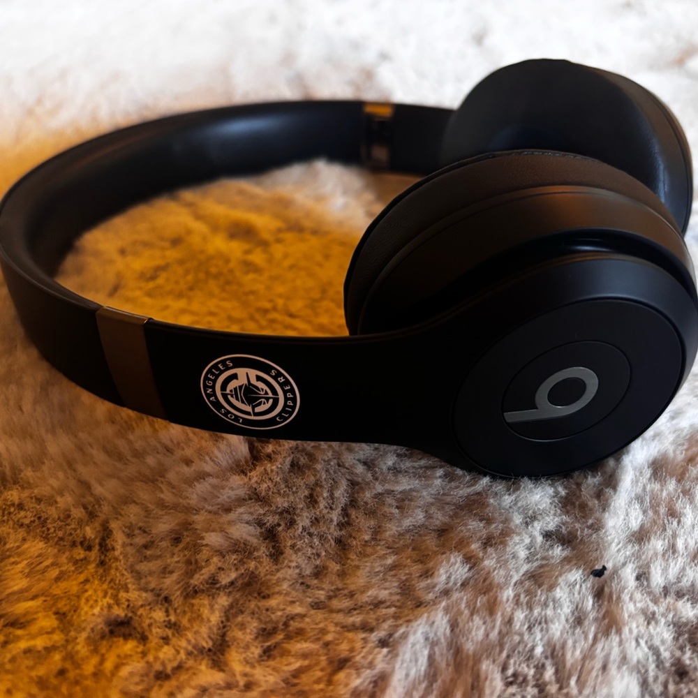 Black Beats Solo 4 Wireless Headphones